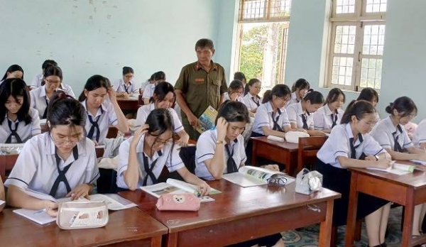 Hiển thị chi tiết cho GIẢI PHÁP KHẮC PHỤC SỰ MƠ HỒ, DAO ĐỘNG VỀ TƯ TƯỞNG XÃ HỘI CHỦ NGHĨA Hình ảnh cho bài viết GIẢI PHÁP KHẮC PHỤC SỰ MƠ HỒ, DAO ĐỘNG VỀ TƯ TƯỞNG XÃ HỘI CHỦ NGHĨA